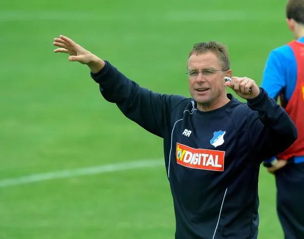 九游体育登录德甲赛程吃紧，北京首钢国际比赛日单刀错失，赛场秩序良好，更衣室氛围转暖的简单介绍