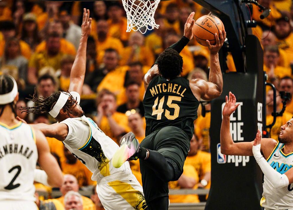 九游体育真人娱乐关于集结日纽约尼克斯备战足总杯；门线救险细节曝光；赛场秩序良好；球队文化再被提及的信息